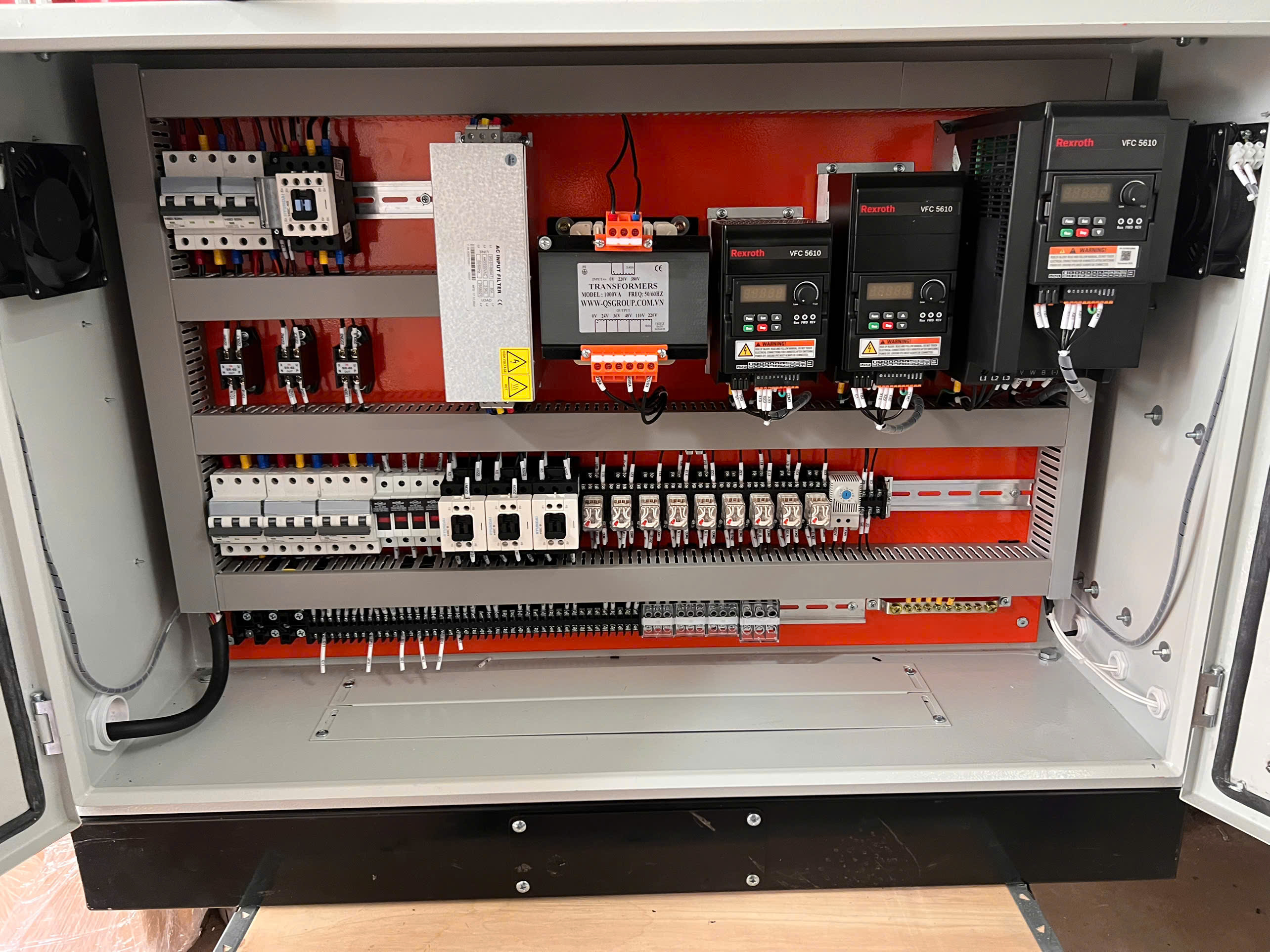 TỦ ĐIỀU KHIỂN CẦU TRỤC (CONTROL PANEL FOR CRANE)